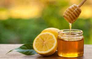 Honey and Lemon juice fade dark spots, remove blemishes, brighten dull skin